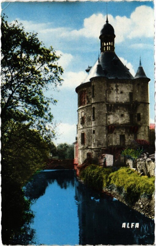 Carte postale ancienne Ste Genevieve des Bois Le Donjon