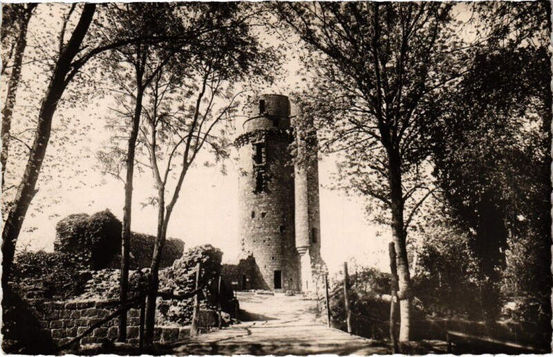 Carte postale ancienne Montlhery Ruines du Chateau