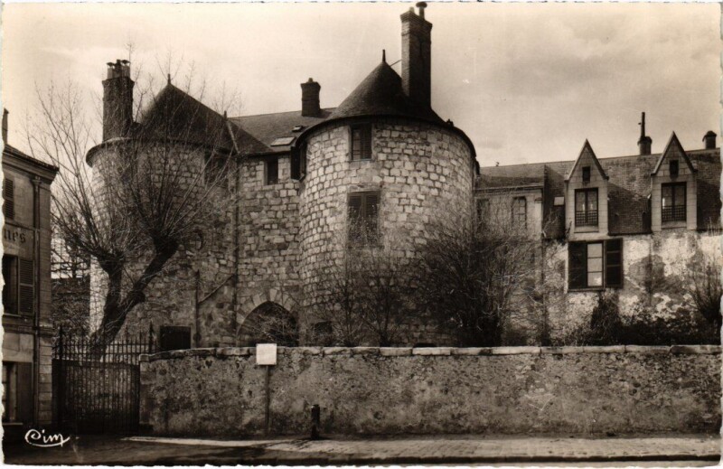 Carte postale ancienne Dourdan Entree du Chateau à Dourdan
