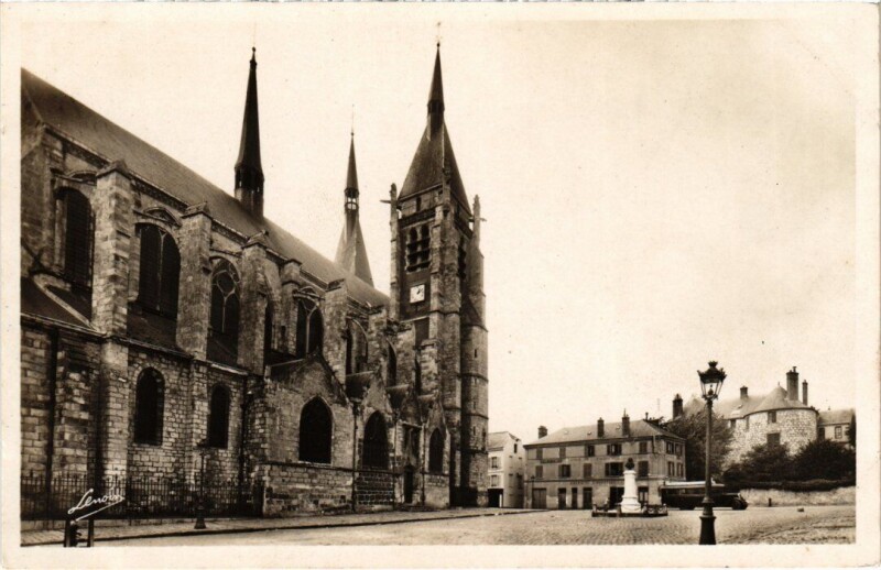 Carte postale ancienne Dourdan Place du Marche Eglise à Dourdan