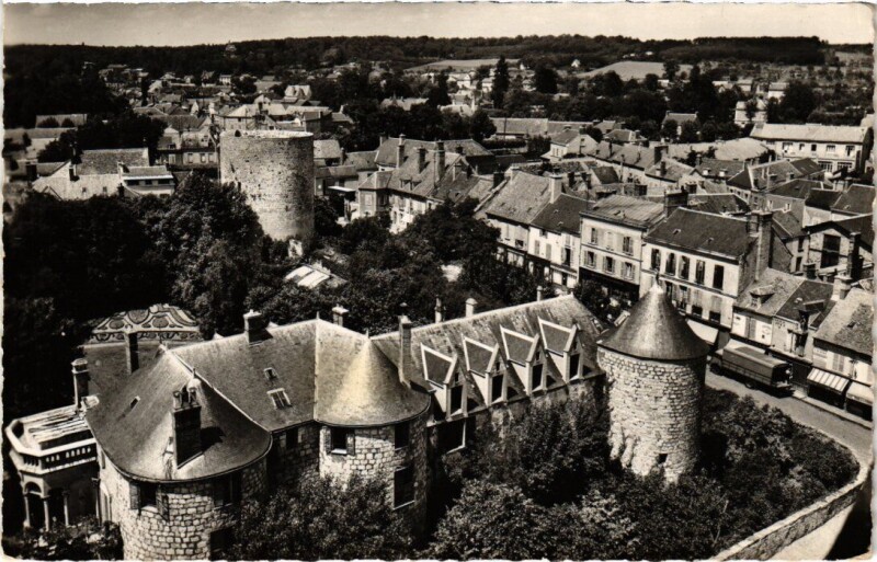 Carte postale ancienne Dourdan Ensemble du Chateau à Dourdan