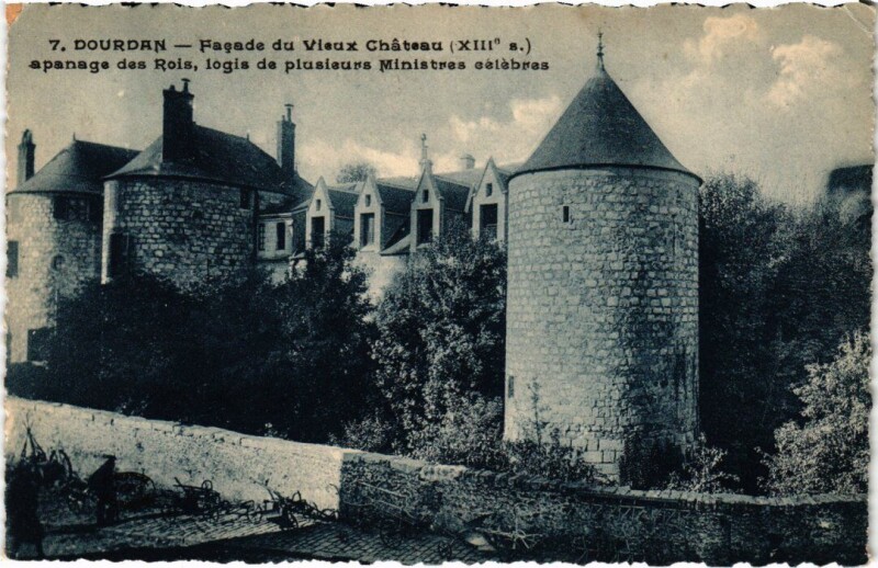 Carte postale ancienne Dourdan Facade du vieux Chateau à Dourdan