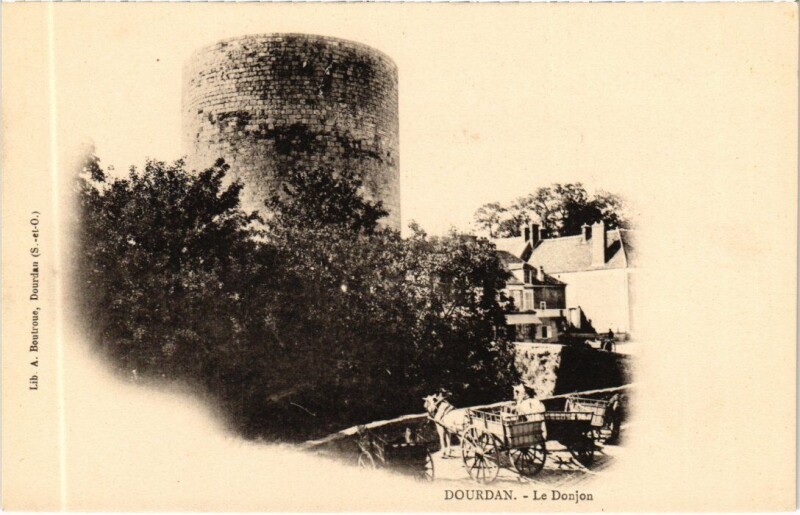 Carte postale ancienne Dourdan Le Donjon à Dourdan