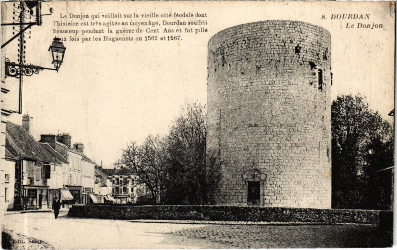 Carte postale ancienne Dourdan Le Donjon à Dourdan