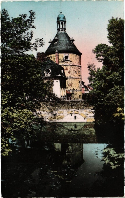 Carte postale ancienne Ste Genevieve des Bois Le Donjon