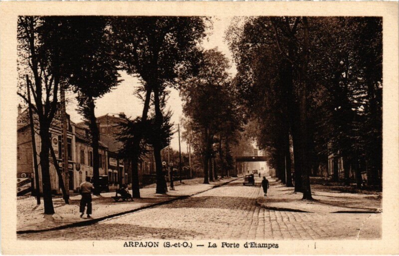 Carte postale ancienne Arpajon Porte d'Etampes à Arpajon