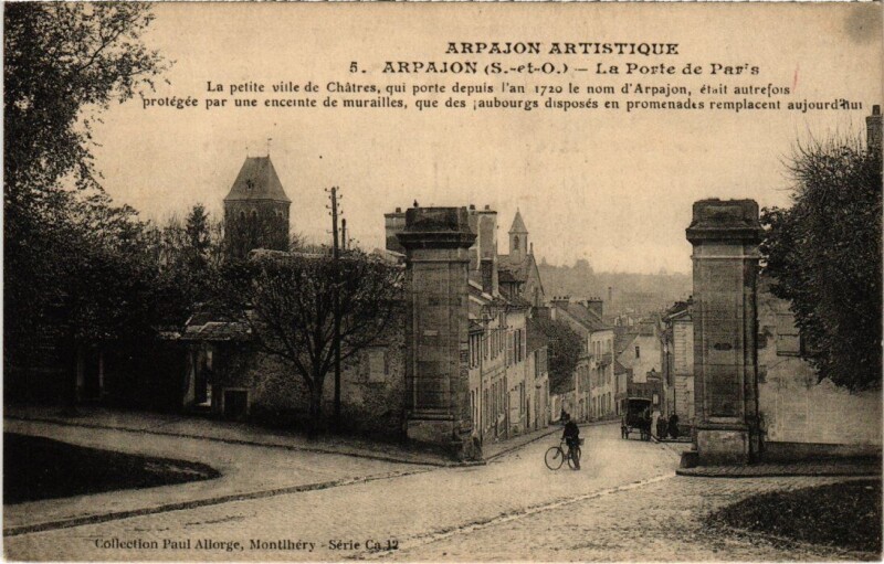 Carte postale ancienne Arpajon Porte de Paris à Arpajon