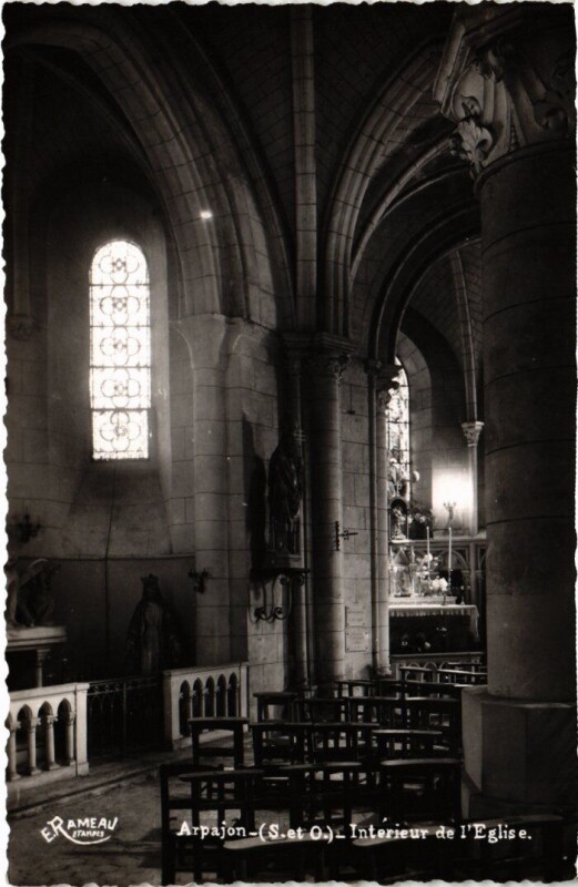 Carte postale ancienne Arpajon Interieur de l'Eglise à Arpajon