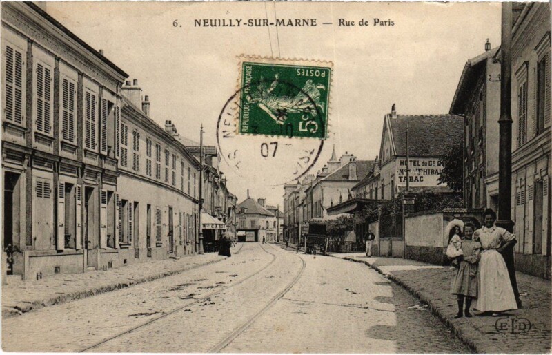 Carte postale ancienne Neuilly-Sur-Marne Rue de Paris à Neuilly-sur-Marne