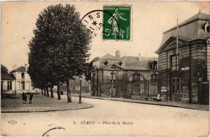Carte postale ancienne Stains Place de la Mairie à Stains