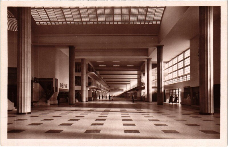 Carte postale ancienne Le Bourget Aerogare - Le Hall au Bourget