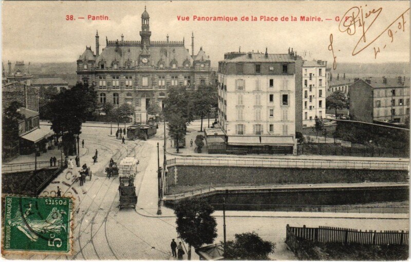 Carte postale ancienne Pantin Vue Panoramique de la Place de la Mairie à Pantin