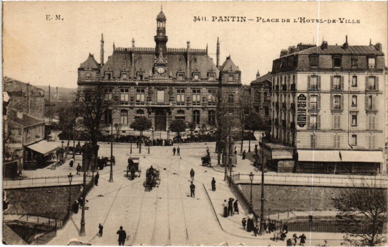 Carte postale ancienne Pantin Place de l'Hotel de Ville à Pantin