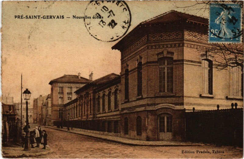 Carte postale ancienne Le Pre-Saint-Gervais Nouvelles Ecoles