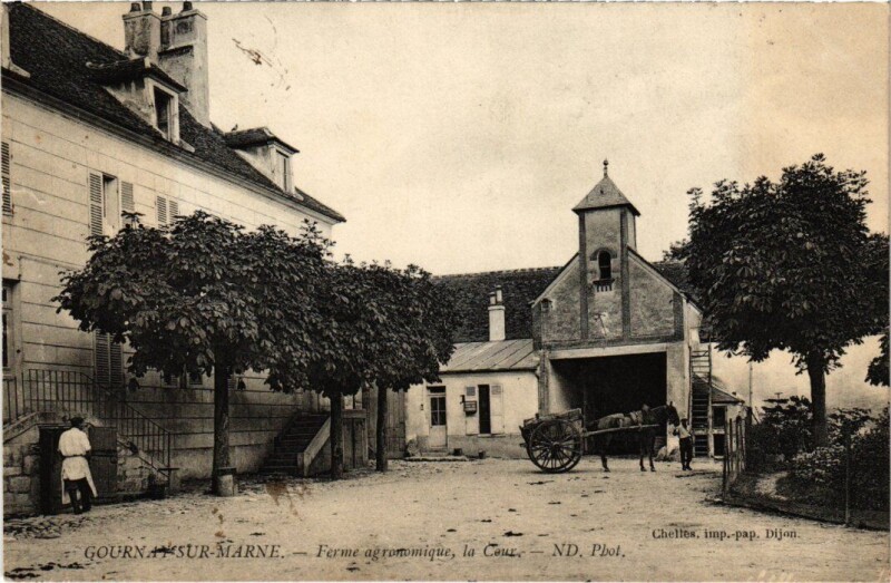 Carte postale ancienne Gournay-sur-Marne Ferme Agronomique - La Cour à Gournay-sur-Marne