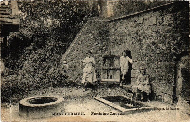 Carte postale ancienne Montfermeil Fontaine Lassau à Montfermeil