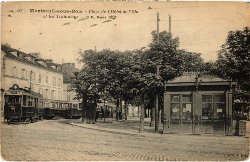 Carte postale ancienne Montreuil-sous-Bois Square de l'Hotel de Ville et les Tramways à Montreuil