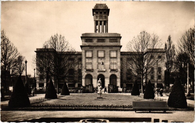 Carte postale ancienne Montreuil-sous-Bois L'Hotel de Ville et le Square Jean-Jaures à Montreuil
