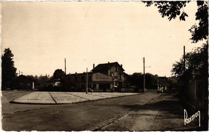 Carte postale ancienne Les Coudreaux La Place Ampere