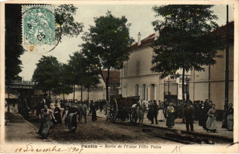 Carte postale ancienne Pantin Sortie de l'Usine Felix Potin à Pantin