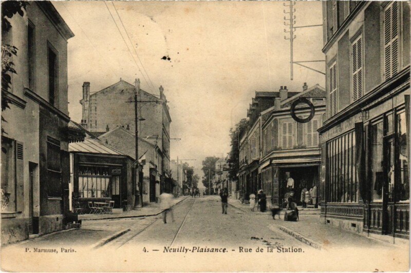 Carte postale ancienne Neuilly-Plaisance Rue de la Station à Neuilly-Plaisance