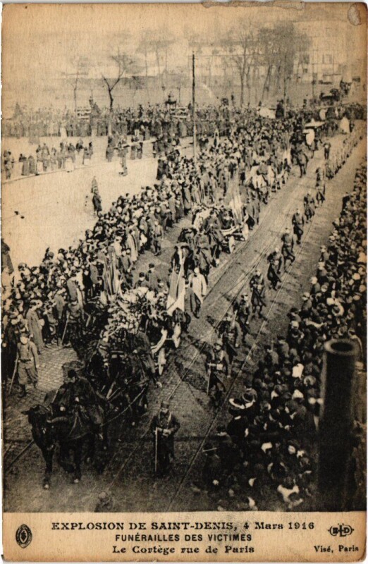 Carte postale ancienne Saint-Denis Explosion - 1916 - Funerailles des Victimes à Saint-Denis