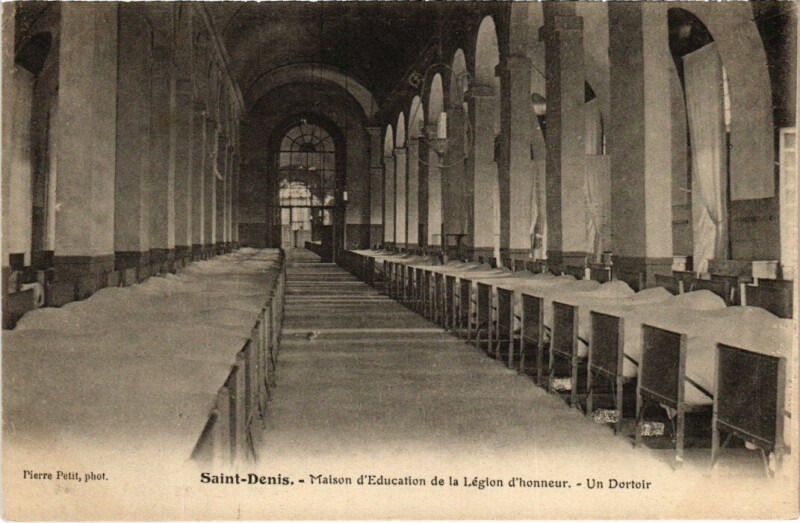 Carte postale ancienne Saint-Denis Maison d'Education de la Legion d'Honneur à Saint-Denis