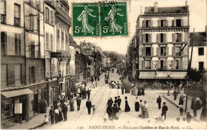 Carte postale ancienne Saint-Denis Place aux Gueldres et Rue de Paris à Saint-Denis