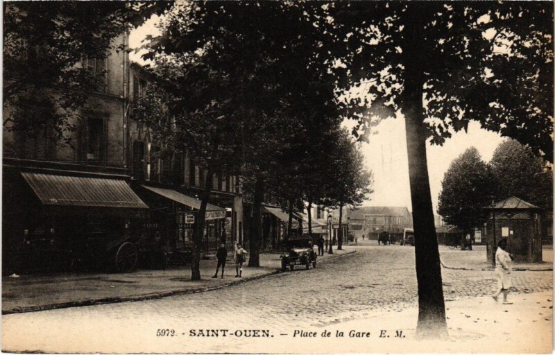 Carte postale ancienne Place de la Gare à Saint-Ouen-sur-Seine