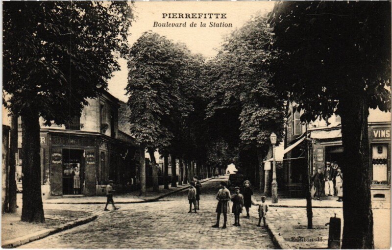 Carte postale ancienne Pierrefitte Boulevard de la Station