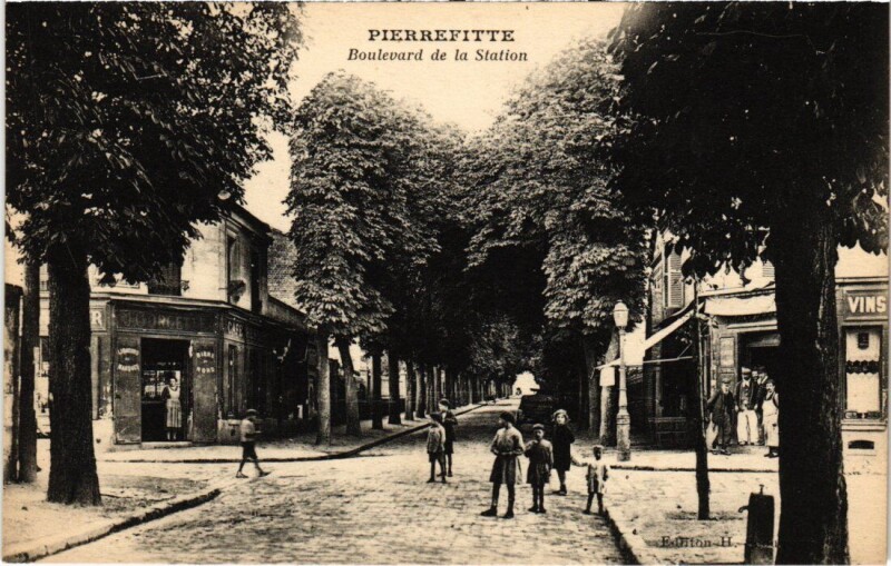 Carte postale ancienne Pierrefitte Boulevard de la Station