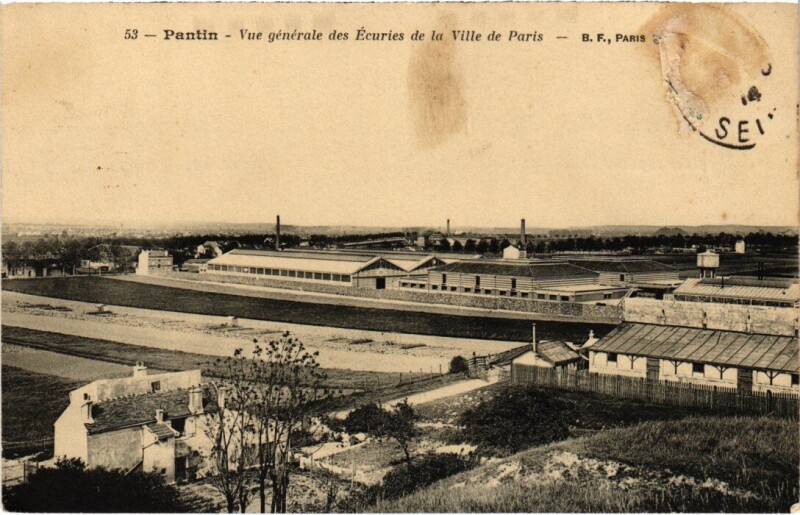 Carte postale ancienne Pantin Vue des Ecuries de la Ville de Paris à Pantin