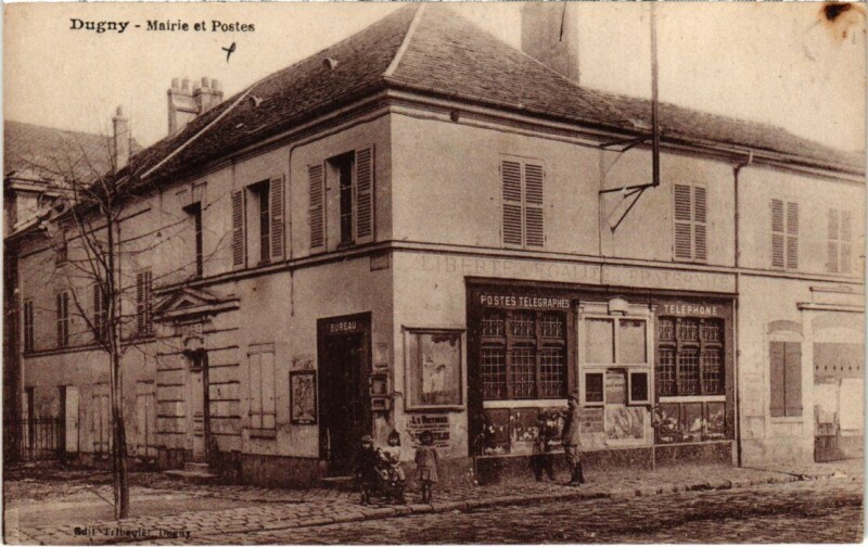 Carte postale ancienne Dugny Mairie et Postes à Dugny