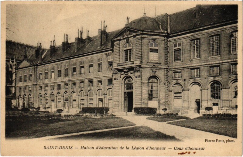 Carte postale ancienne Saint-Denis Maison d'Education de la Legion d'Honneur à Saint-Denis