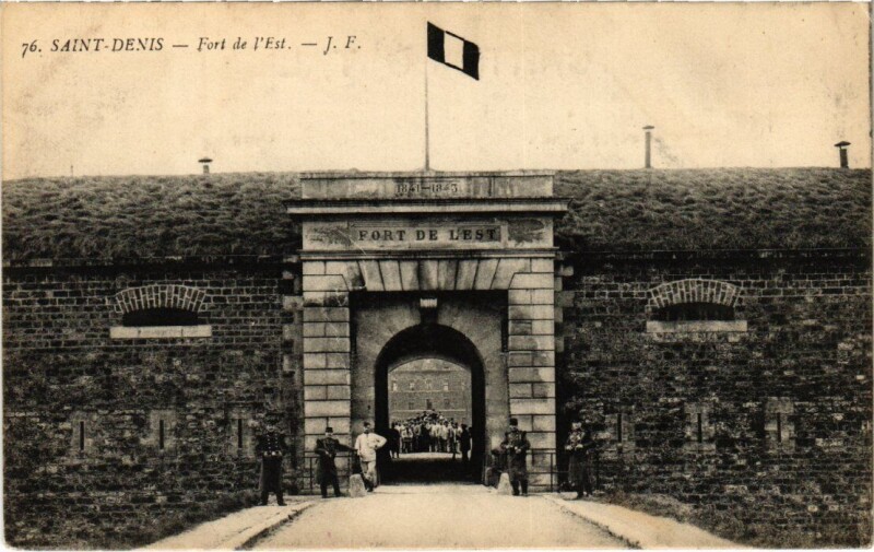 Carte postale ancienne Saint-Denis Fort de l'Est à Saint-Denis