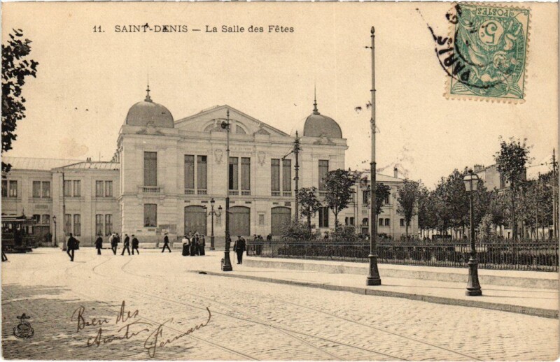 Carte postale ancienne Saint-Denis La Salle des Fetes à Saint-Denis