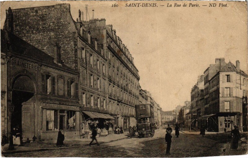 Carte postale ancienne Saint-Denis Rue de Paris à Saint-Denis