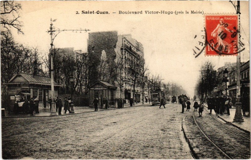 Carte postale ancienne Boulevard Victor-Hugo (près la Mairie) à Saint-Ouen-sur-Seine