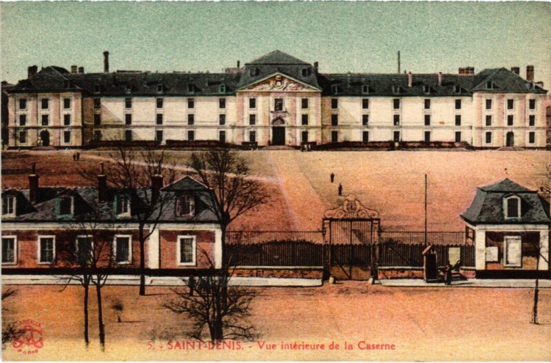 Carte postale ancienne Saint-Denis Vue Interieure de la Caserne à Saint-Denis