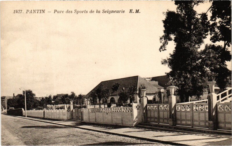 Carte postale ancienne Pantin Parc des Sports de la Seigneurie à Pantin