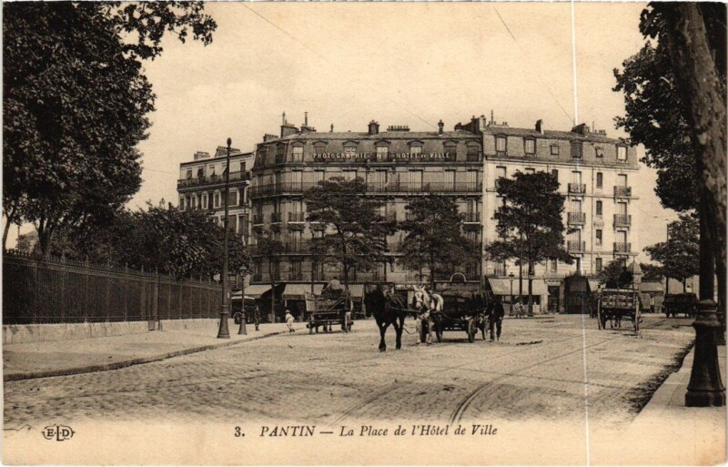 Carte postale ancienne Pantin La Place de l'Hotel de Ville à Pantin