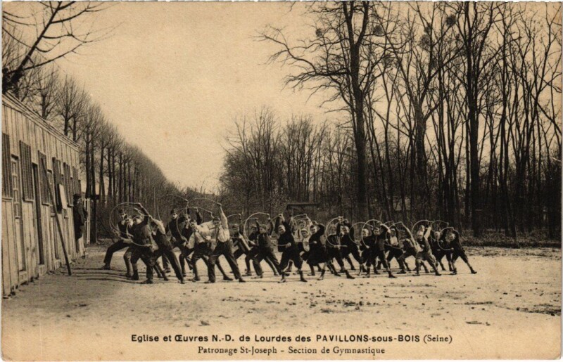 Carte postale ancienne Les Pavillons-sous-Bois Eglise et Oeuvres N.-D. de Lourdes aux Pavillons-sous-Bois