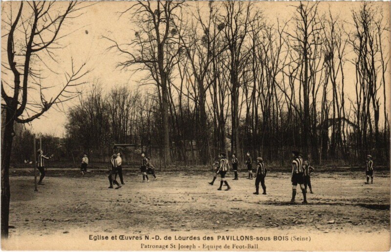 Carte postale ancienne Les Pavillons-sous-Bois Eglise et Oeuvres N.-D. de Lourdes aux Pavillons-sous-Bois