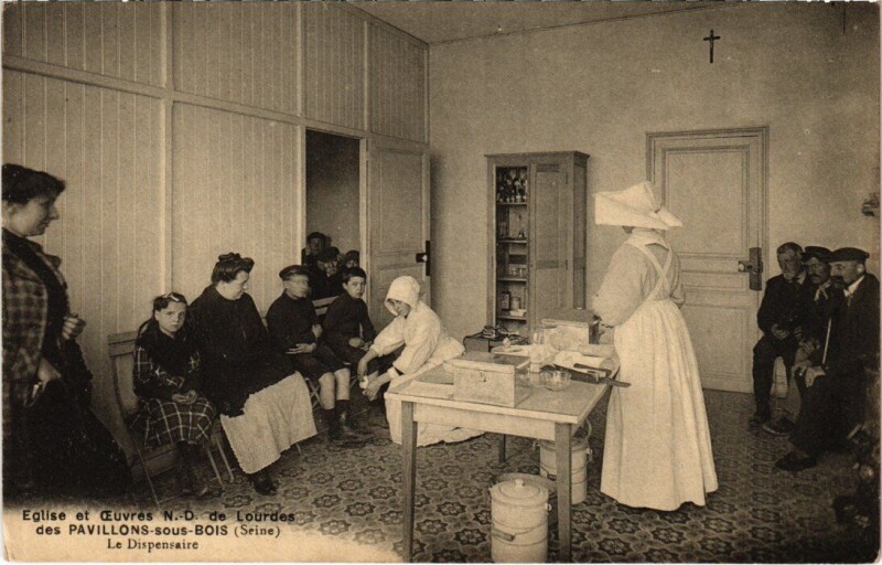 Carte postale ancienne Les Pavillons-sous-Bois Eglise et Oeuvres N.-D. de Lourdes aux Pavillons-sous-Bois