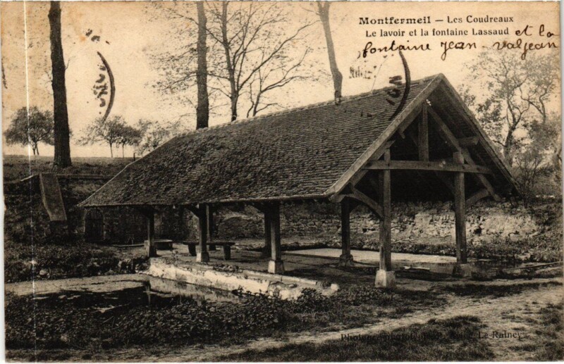 Carte postale ancienne Montfermeil Les Coudreaux - Le Lavoir et la Fontaine Lassaud à Montfermeil