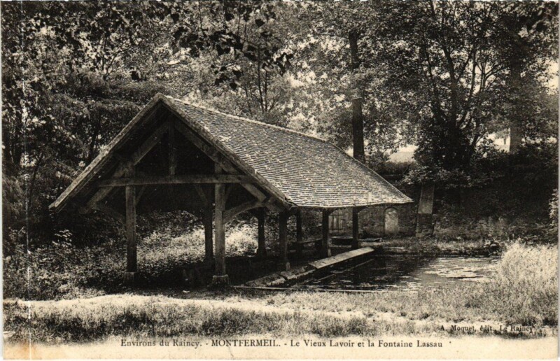 Carte postale ancienne Montfermeil Le Vieux Lavoir et la Fontaine Lassau à Montfermeil