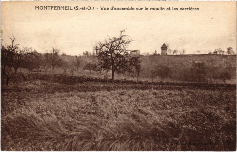 Carte postale ancienne Montfermeil Vue d'Ensemble sur le Moulin et les Carrieres à Montfermeil