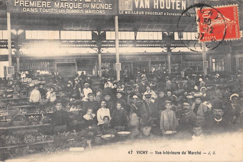 Carte postale ancienne Vichy / Vue Interieure Du Marche à Vichy