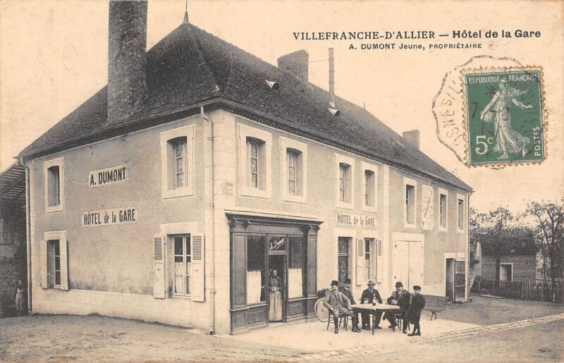 Carte postale ancienne Villefranche D'Allier - Hotel De La Gare - A.dumont Jeune Proprietaire à Villefranche-d'Allier