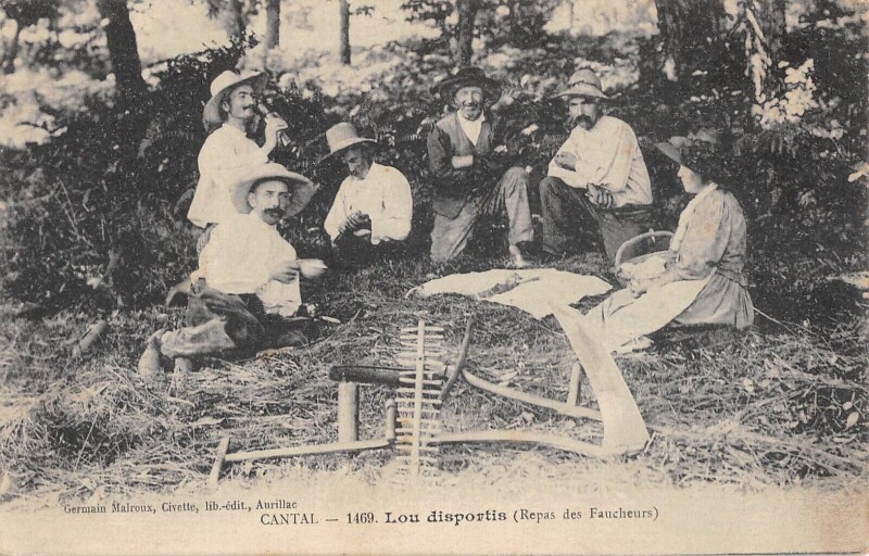 Carte postale ancienne Cantal / Lou Disportis / Repas Des Faucheurs